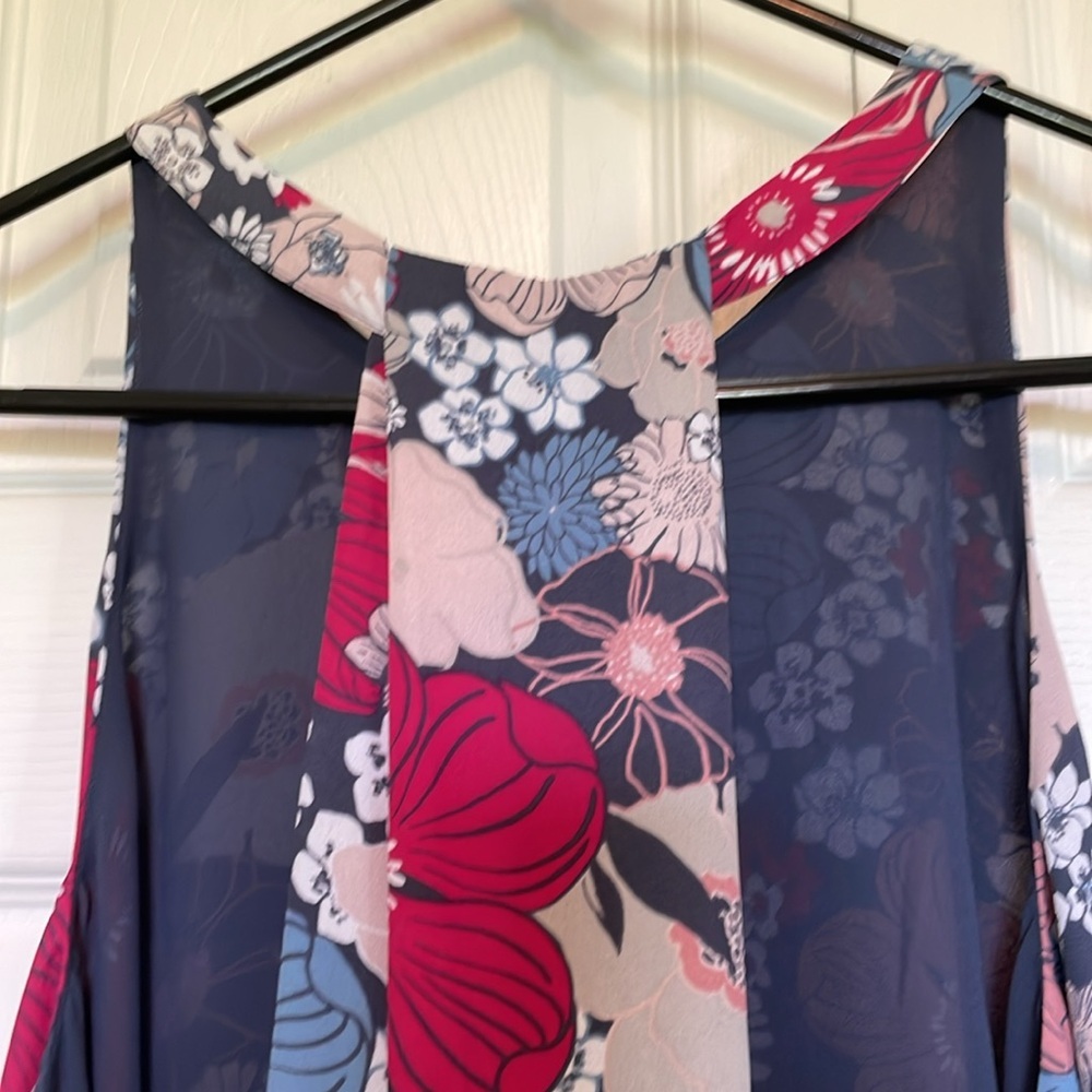 Women’s L LOFT Pink/gray Floral Tank. Lined flowy T back. Peek-a-boo bust - Picture 8 of 11